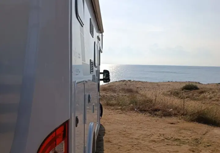 Kamper nad Morzem Czarnym, gdzie z czego słynie Bułgaria – piękne plaże i słońce.