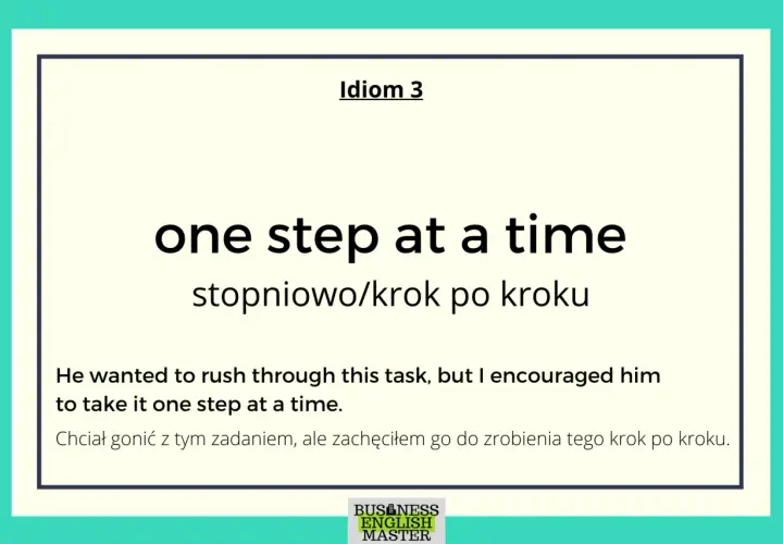 One step at a time" - idiom wyjaśniający różnice kulturowe w tempie pracy. Podkreśla potrzebę cierpliwości i stopniowego podejścia.