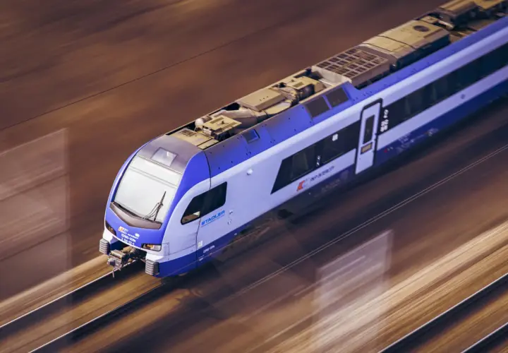 Zakup biletu PKP Intercity w pociągu? Zasady, opłaty i Pendolino!
