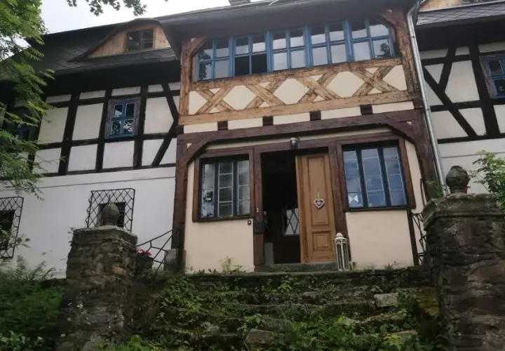 Zabytkowy dworek Mniszków 17: historia, architektura i okolice