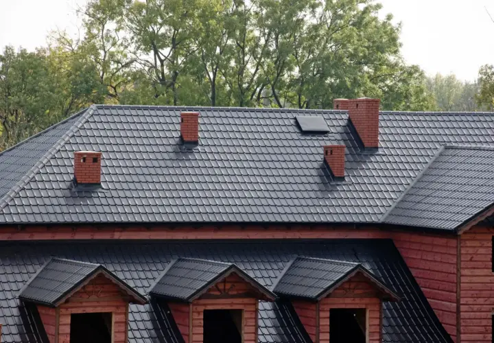 Jak wymierzyć dach kopertowy – kluczowe kroki i praktyczne wskazówki