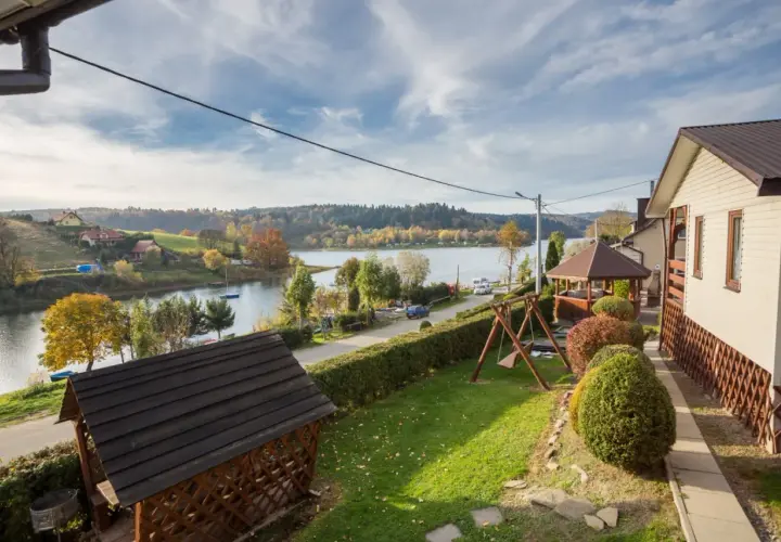 Dolnośląskie domki nad jeziorem: Jak znaleźć i zaoszczędzić?