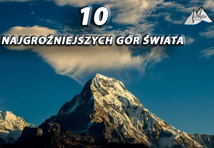 Majestatyczne, ośnieżone szczyty górskie na tle błękitnego nieba z chmurami. Tytuł "10 Najgroźniejszych Gór Świata" sugeruje, że to jedne z najwyższych i najbardziej niebezpiecznych gór na świecie.
