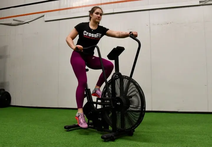 Ile kalorii spala się na CrossFit? Zaskakujące fakty i wskazówki