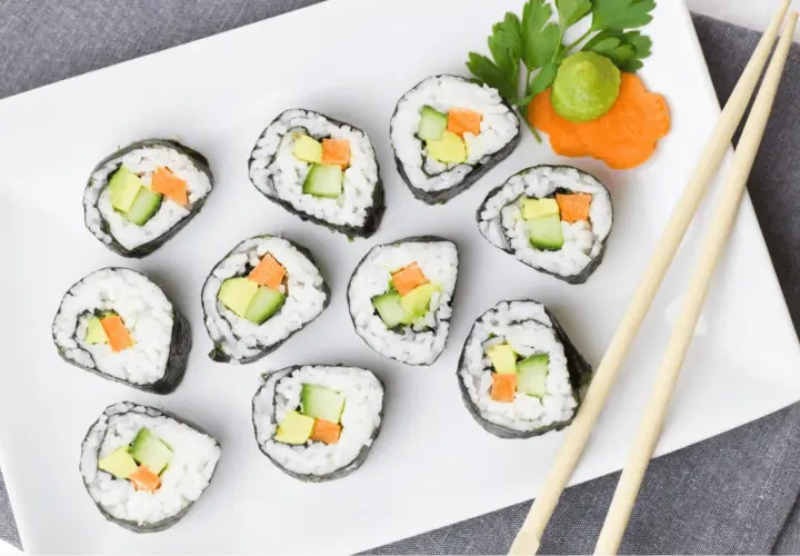 Sushi: Jaki ocet ryżowy wybrać? Przepis na sushizu krok po kroku