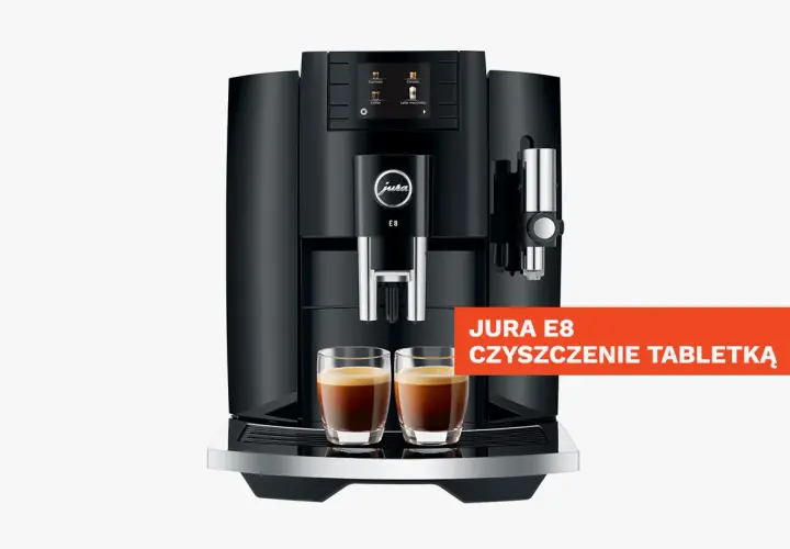 Czarny ekspres Jura E8 z dwoma filiżankami kawy. Wskazówka: jura czyszczenie tabletką.