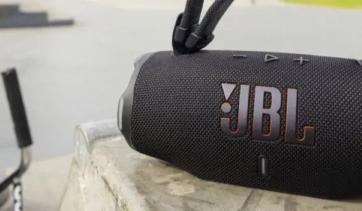 Porównanie głośników JBL: który model spełni Twoje oczekiwania?