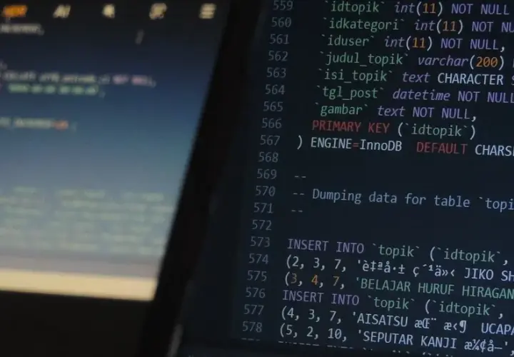 Kod SQL z danymi do bazy danych, prawdopodobnie w środowisku sql server 2022 express. Widać fragmenty z nazwami kolumn i danymi.