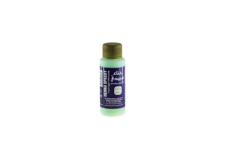 Butelka z zielonym płynem i etykietą "HENNA SPEEDY Hydrogen Peroxide 6%".