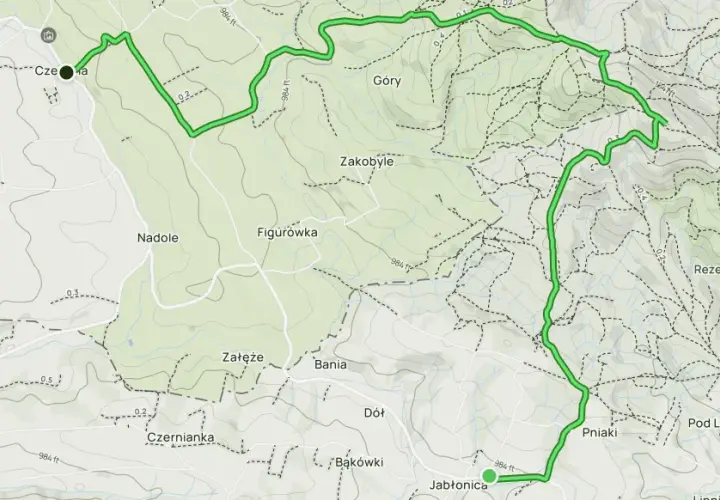 Mapa z zaznaczoną trasą turystyczną przez wzgórza i lasy, z nazwami miejscowości i rezerwatu.