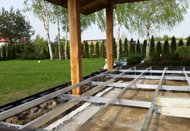 Jak zbudować trwały taras na filarach betonowych: 5 kroków