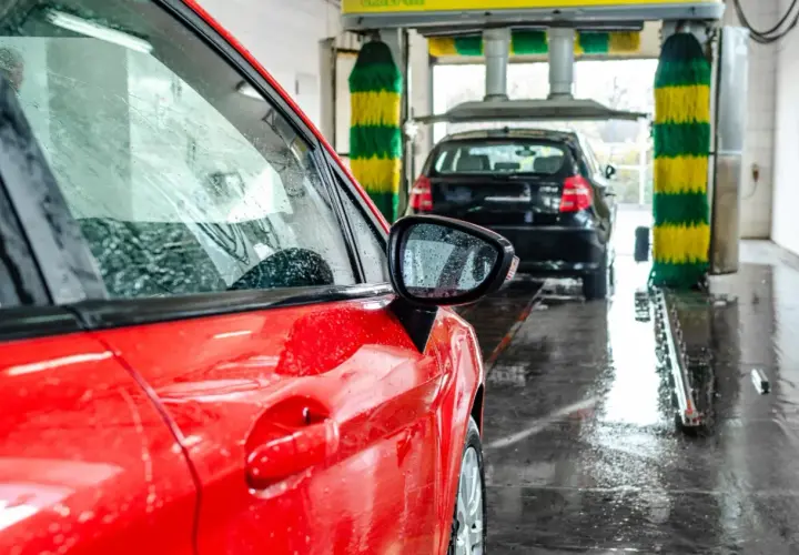 Ceny myjni automatycznych w Polsce: Orlen, BP, Shell jak oszczędzać?