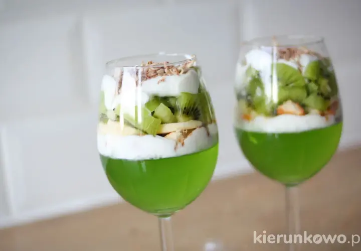 Galaretka z kiwi nie tężeje? Poznaj winowajcę i skuteczne triki!