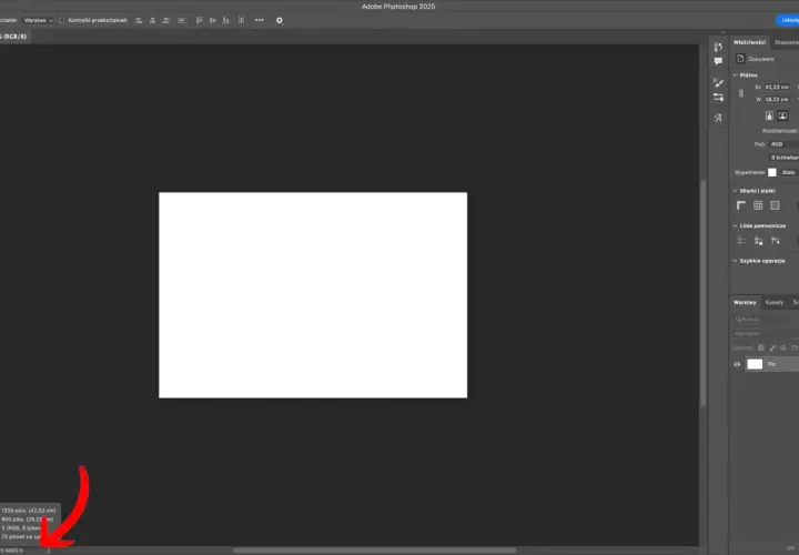Panel "Właściwości" w Photoshopie pokazuje szczegóły dokumentu, w tym wymiary i rozdzielczość, a także panel "Warstwy" z tłem. Dysk magazynujący jest tu kluczowy dla pracy.