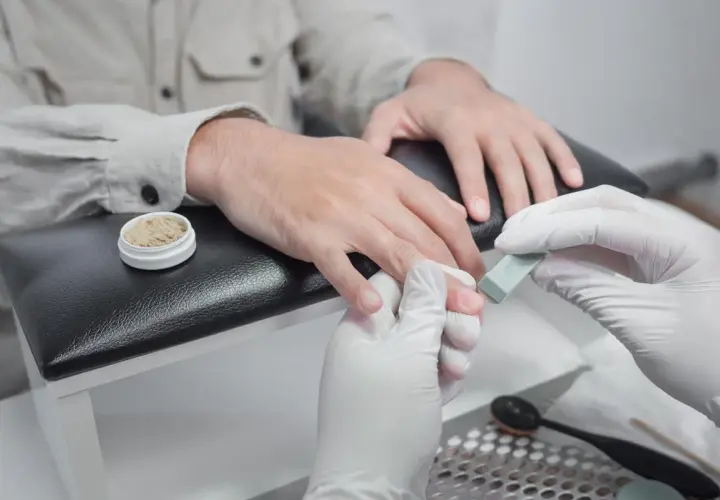 Manicure japoński wady: pielęgnacja paznokci mężczyzny, polerowanie płytki.