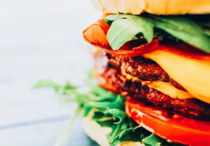 Jakie warzywa do burgera? Odkryj najlepsze dodatki dla smaku
