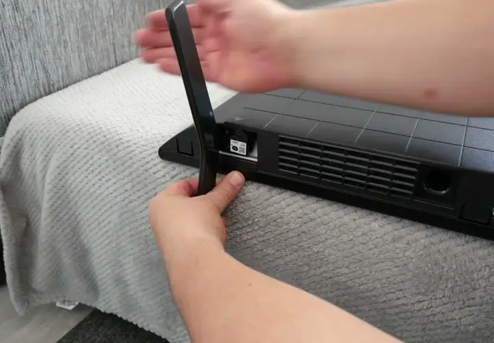 Jak zamontować nóżki TV? Praktyczny poradnik krok po kroku