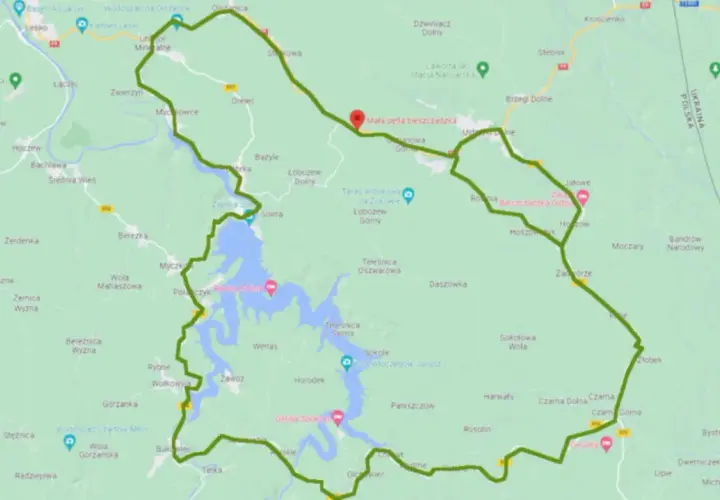 Mapa z zaznaczoną trasą mała pętla bieszczadzka samochodem, prowadzącą przez malownicze tereny i wzdłuż Jeziora Solińskiego.