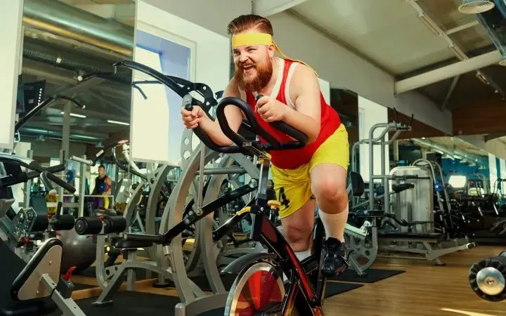 Cardio i siłowy: Jak połączyć dla maks. redukcji i masy?