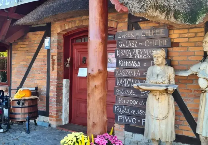 Skansen chleba Ustronie Morskie: cennik dań w chlebie, kiełbasa, pierogi i inne przysmaki.