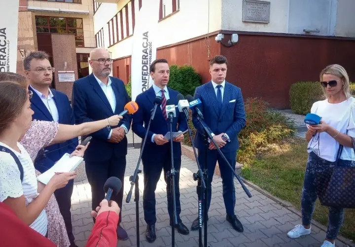 Kto to jest Krzysztof Bosak? Poznaj jego wpływ na polską politykę