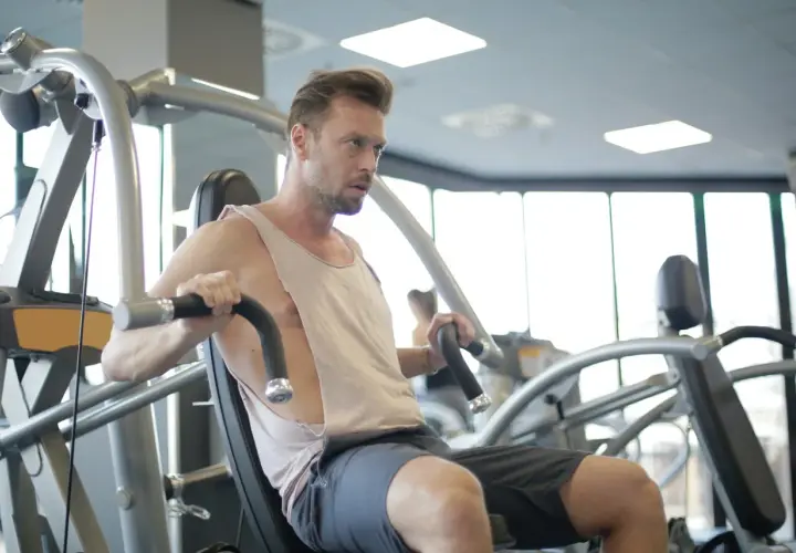 Ejercicios de pecho en el gimnasio para maximizar tu desarrollo muscular