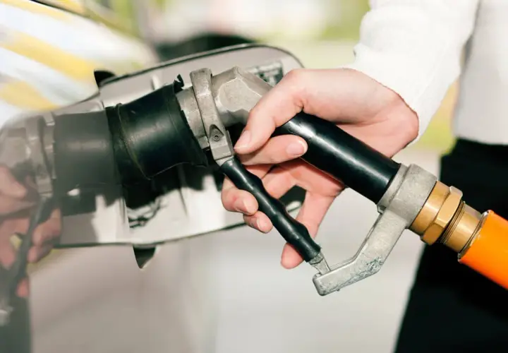 CNG w samochodzie - co to jest i jakie ma zalety dla kierowców