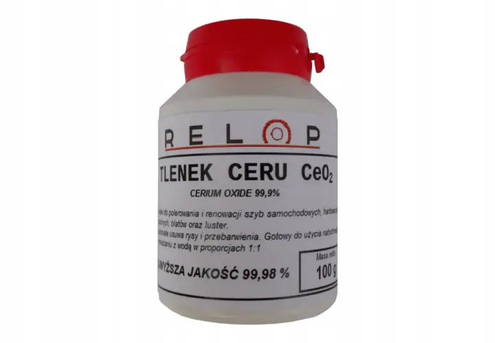 Biały proszek w słoiku z czerwoną zakrętką, oznaczony jako tlenek ceru (CeO2) 99,9%, do polerowania i renowacji.