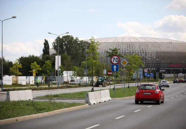 Jak dojechać do osiedla teatralnego w Krakowie – łatwe trasy i transport