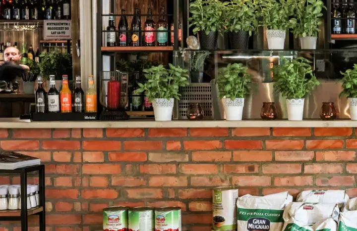 Gdzie zjeść w Dębkach? Odkryj najlepsze restauracje i dania