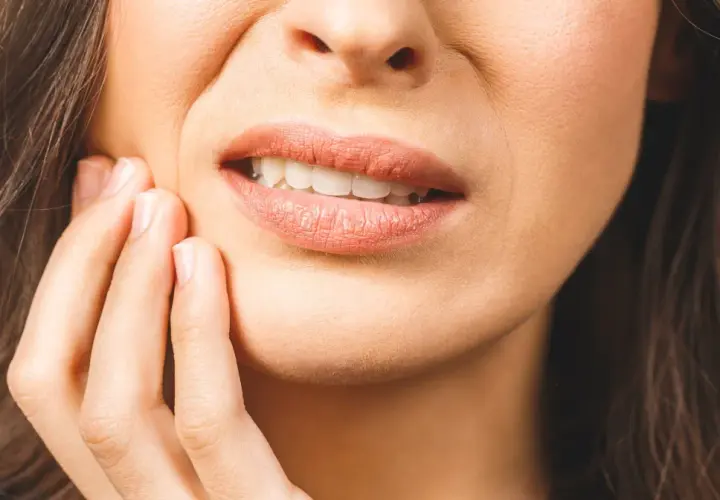 Ból dziąseł: Szybka ulga, przyczyny i kiedy iść do dentysty