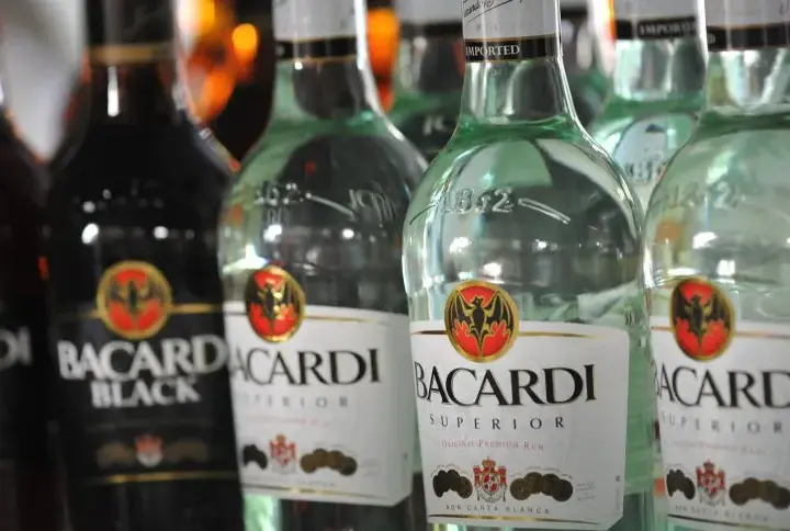 Najlepsze drinki z rumem Bacardi, które zaskoczą Twoich gości