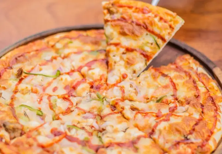 Co czyni pizzę włoską tak wyjątkową i pyszną? To nasz przewodnik