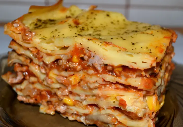 Jak zrobić domowe ciasto na lasagne zamiast gotowych płatów - prosty przepis