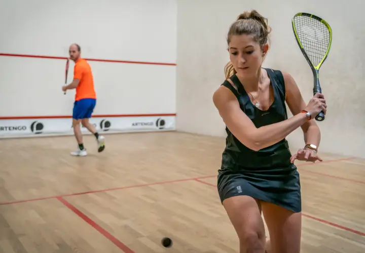 Squash i spalanie kalorii - poznaj prawdziwy potencjał tej gry