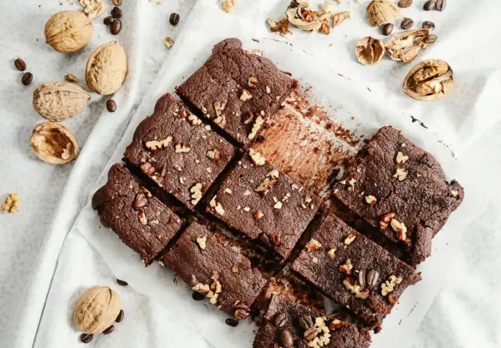 Jak zrobić mało kaloryczne brownie: przepis na fit deser bez wyrzeczeń