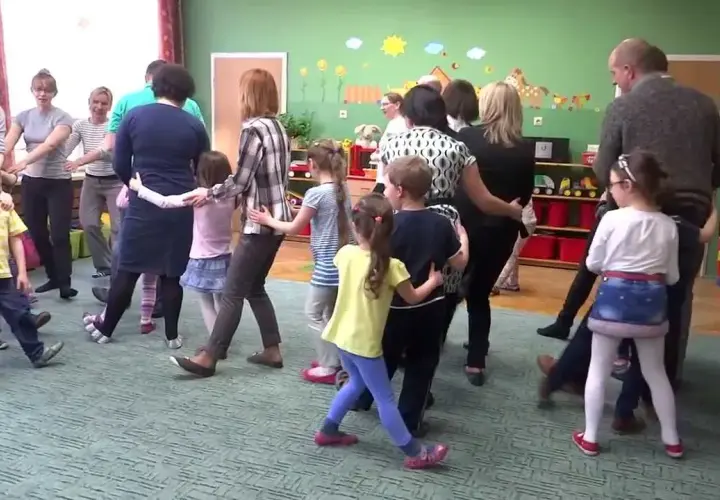 Zabawy integracyjne dla rodziców i dzieci, które wzmocnią Waszą więź