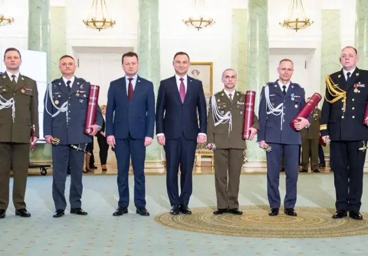 Prezydent Duda wręcza nominacje wojskowe. Wśród odznaczonych jest najwyższy generał w Polsce.