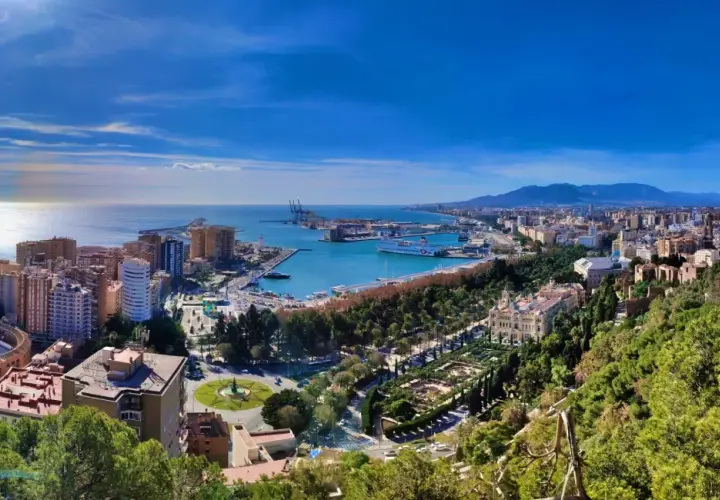 Malaga - nad jakim morzem leży to piękne hiszpańskie miasto?
