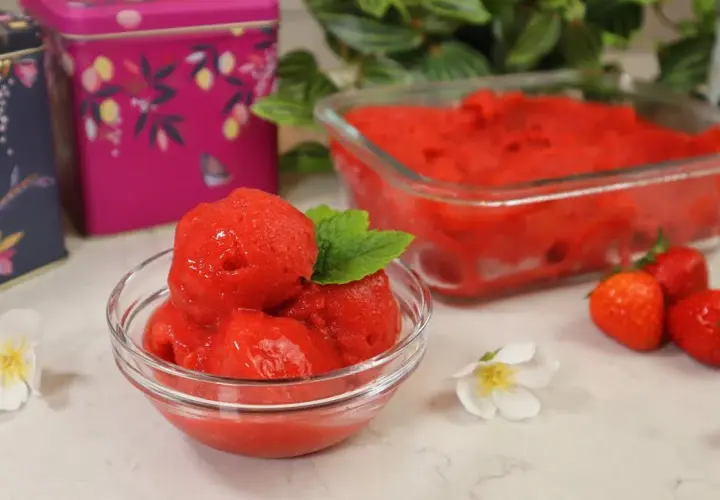Sorbet truskawkowy do picia: gładki i orzeźwiający w 5 min!