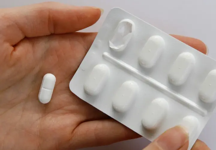 Leki po szczepieniu COVID-19: Paracetamol czy Ibuprofen?