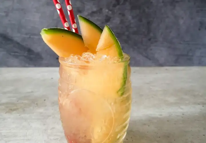 Mango drinki: 5 min, 2 składniki! Przepisy na udaną imprezę