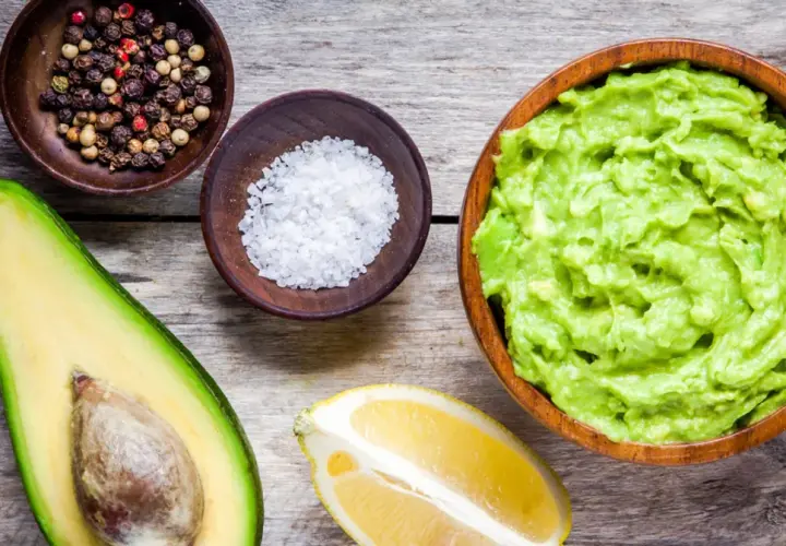 Jak jeść guacamole? 10 kreatywnych sposobów na podanie dipu