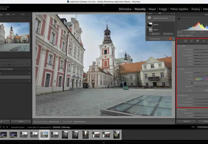 Edycja zdjęcia w programie **nx studio po polsku**. Widok interfejsu programu Adobe Lightroom Classic z panelami edycji i podglądem zdjęcia zabytkowej kamienicy.