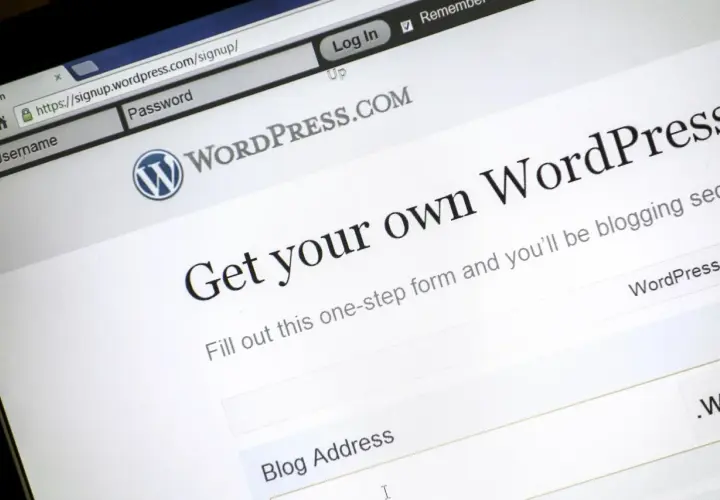 Strona rejestracji WordPress.com. Zastanawiasz się, wordpress co to? To platforma do tworzenia stron i blogów.