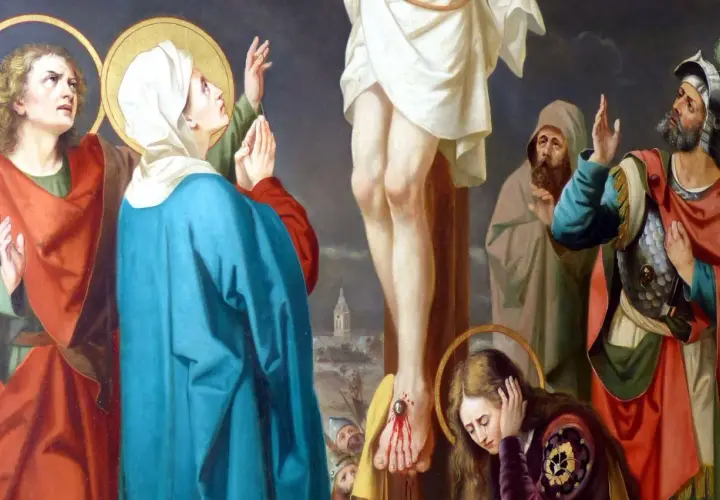 Kto stal pod krzyżem? Maryja, Jan i inne postacie w żałobie.