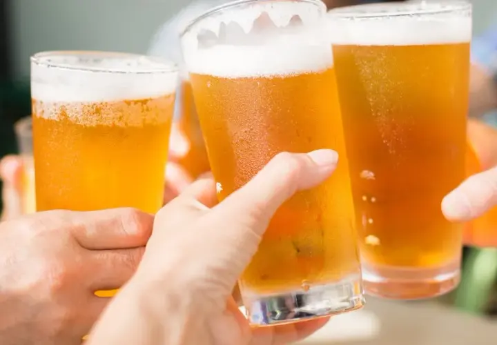 Piwo bezalkoholowe ile kalorii? Zaskakujące różnice z tradycyjnym piwem