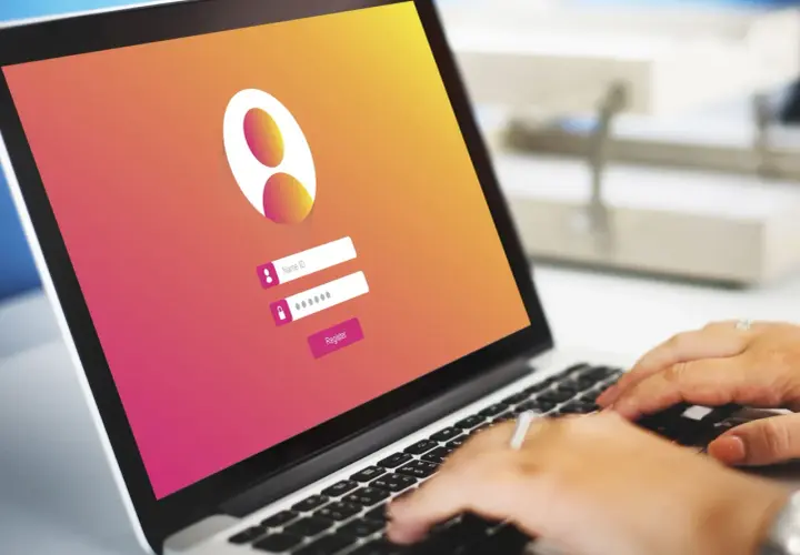 Laptop con pantalla de inicio de sesión. Se ve un campo para "Name ID" y otro para contraseña, con un botón "Register". La interfaz parece ser una firma digital en Google Chrome.