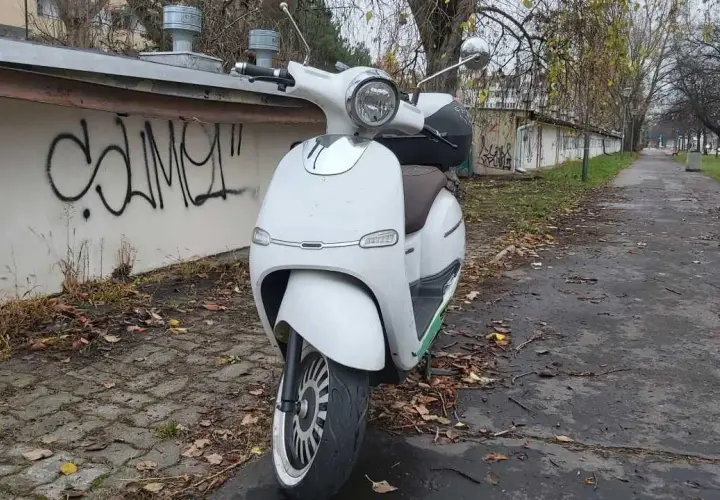 Czy motorowerem można jeździć po ścieżce rowerowej? Sprawdź przepisy!