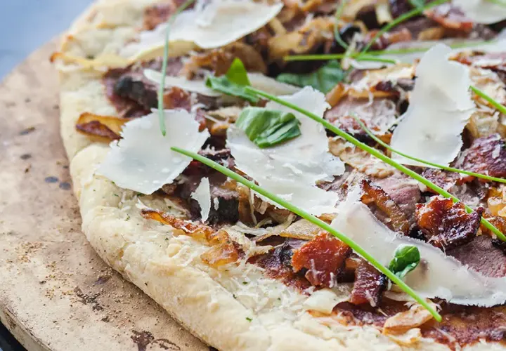 Jak czyścić kamień do pizzy, aby uniknąć uszkodzeń i przypaleń